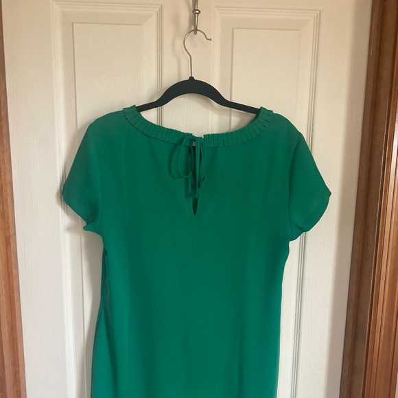 Coercion Kelly Green ruffle shift dress - Picture 2 of 3